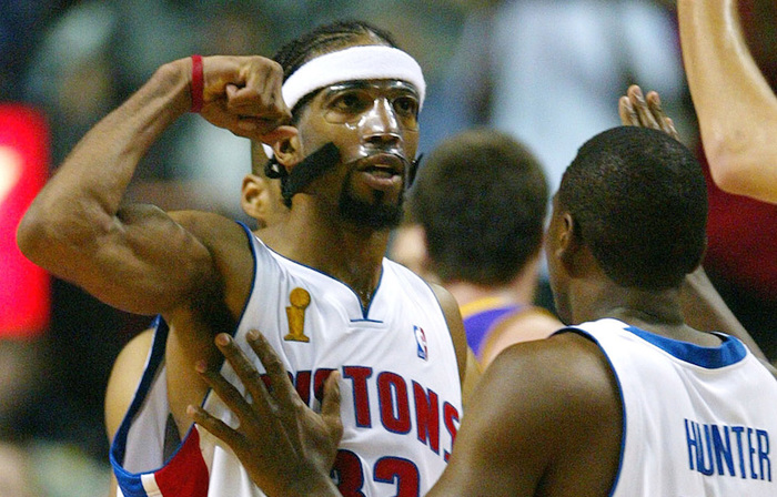 世体：巴萨优先补强左边锋位置，首选迪亚斯也考虑莱奥和尼科